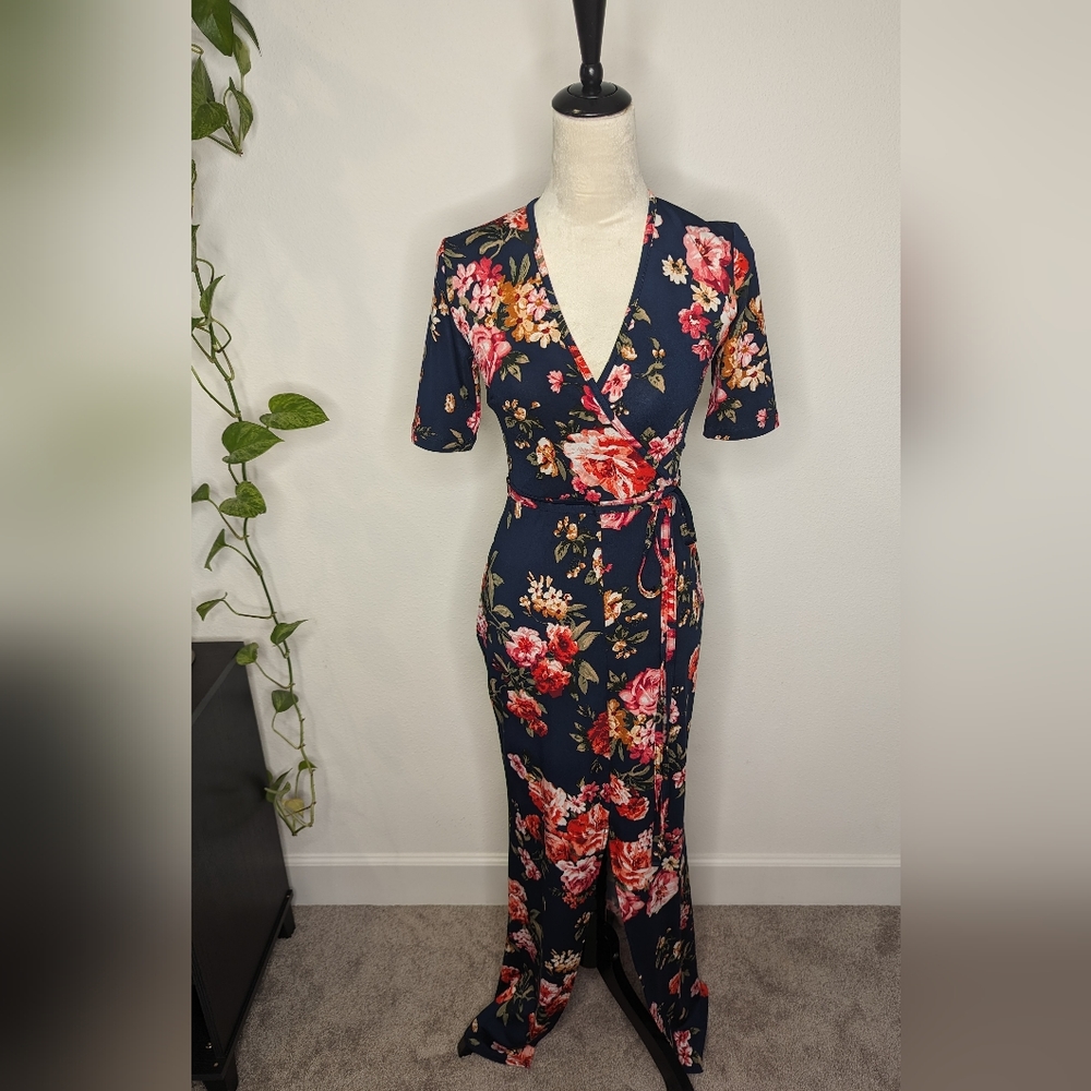 Sillettos navy floral fitted faux wrap maxi dress. Size S.